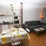 4 Personnes Avec Terrasse Au Golf De St Cyprien Apartman *