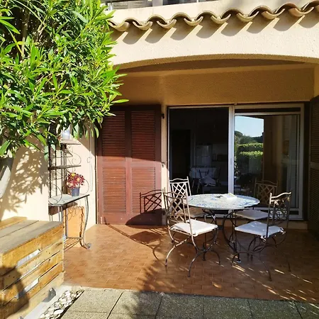4 Personnes Avec Terrasse Au Golf De St Cyprien سان سيبريان