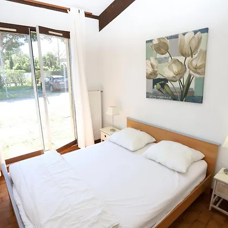 4 Personnes Avec Terrasse Au Golf De St Cyprien Apartman