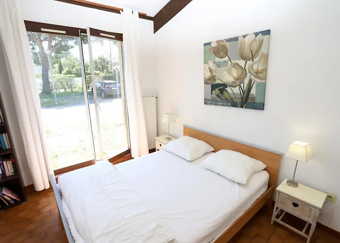 4 Personnes Avec Terrasse Au Golf De St Cyprien Appartement